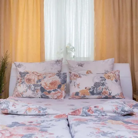 Elenbach 4 проспект независимости Apartment *